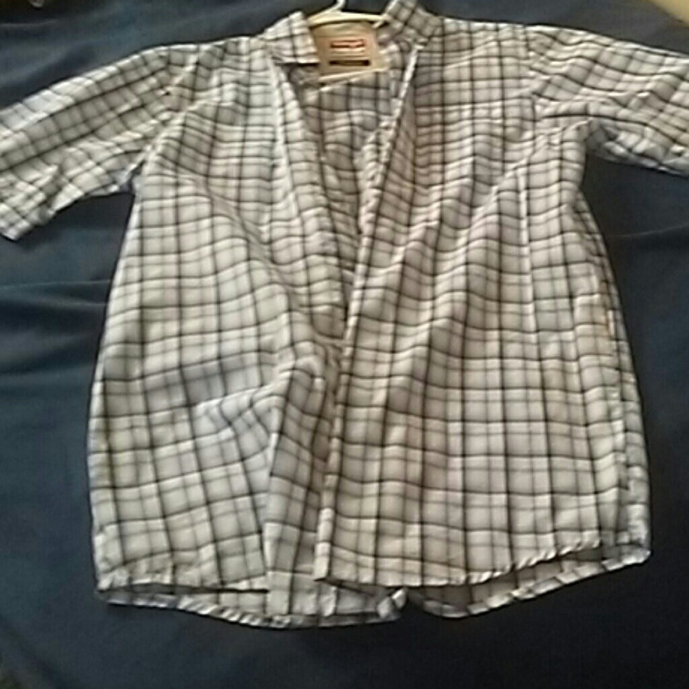 Wrangler short sleeve button down shirt